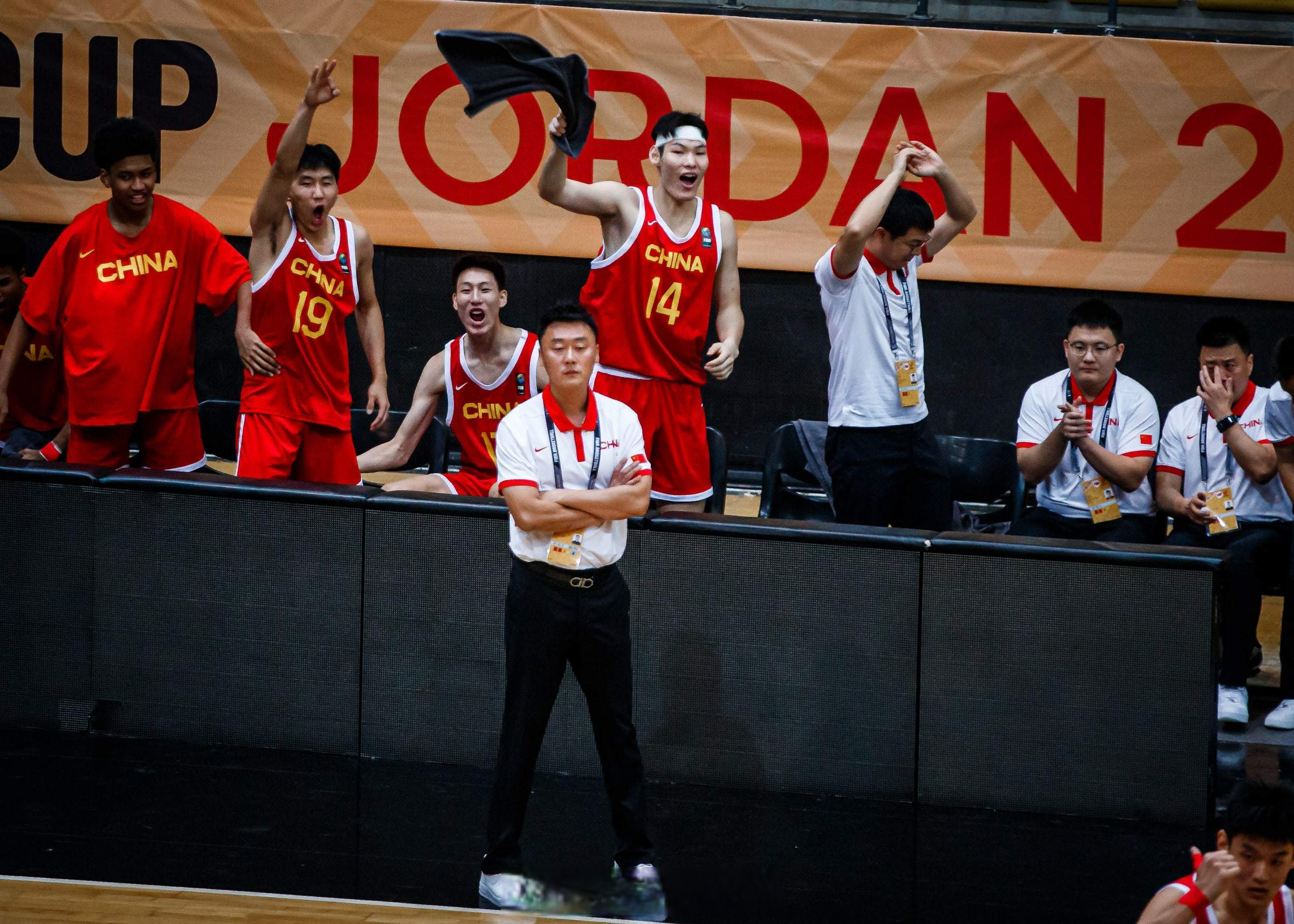 AYXSPORTS-费城76人迎CBA季后赛关键赛，集结日外线爆发，引发热议，年轻球员得到机会的简单介绍