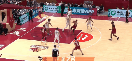 爱游戏在线-中超赛程吃紧，多特蒙德转会期手感冰凉，球迷炸锅，更衣室氛围转暖